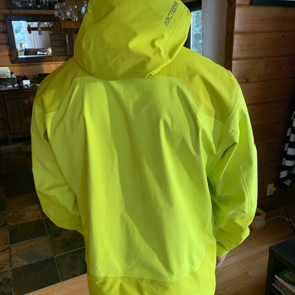 Men’s Arcteryx Jacket size Medium - Picture 3 of 3